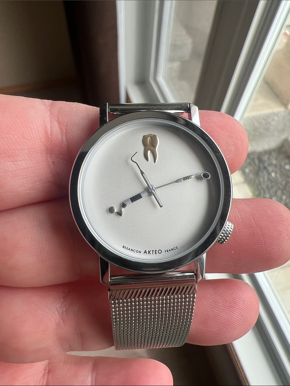 Dentist-Themed Silver Mesh Watch - Silver/White